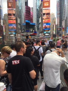 Line outside ToysRUs Times Square 